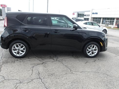 Used 2023 Kia Soul LX w/ Option Group 015 FWD image 8