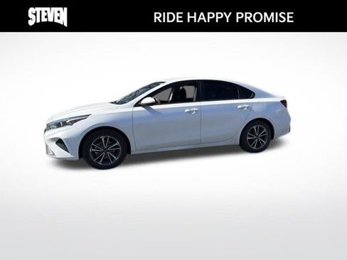 Used 2022 Kia Forte LXS image 2