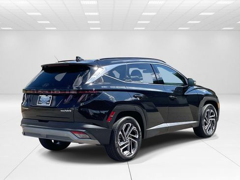 Certified 2025 Hyundai Tucson Limited AWD/4WD image 6