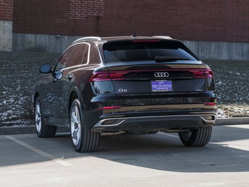 Used 2023 Audi Q8 Premium w/ Convenience Package image 5