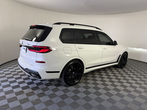 Used 2026 BMW X7 xDrive40i w/ M Sport Package image 9