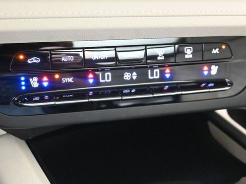 Used 2022 Buick Envision Avenir w/ Technology Package II AWD/4WD image 36