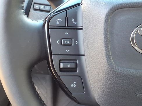 Used 2025 Toyota Prius AWD image 17