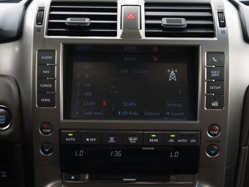 Used 2018 Lexus GX 460 Premium w/ Premium Package AWD/4WD image 19