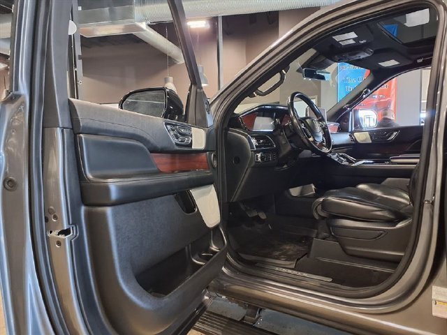 Used 2021 Lincoln Navigator Reserve w/ Luxury Package AWD/4WD image 22