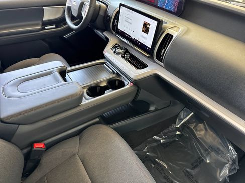 Used 2025 Ford Expedition Max Active RWD image 23