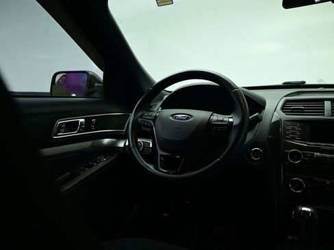 Used 2019 Ford Explorer XLT FWD image 46