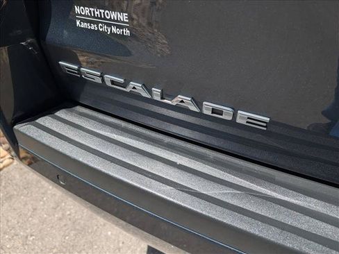Used 2020 Cadillac Escalade Platinum AWD/4WD image 24