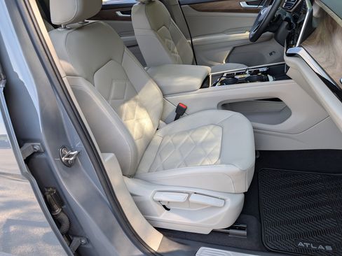 Used 2025 Volkswagen Atlas SE w/ Panoramic Sunroof Package image 22