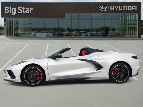 Used 2021 Chevrolet Corvette Stingray Convertible w/ Z51 Performance Package image 2