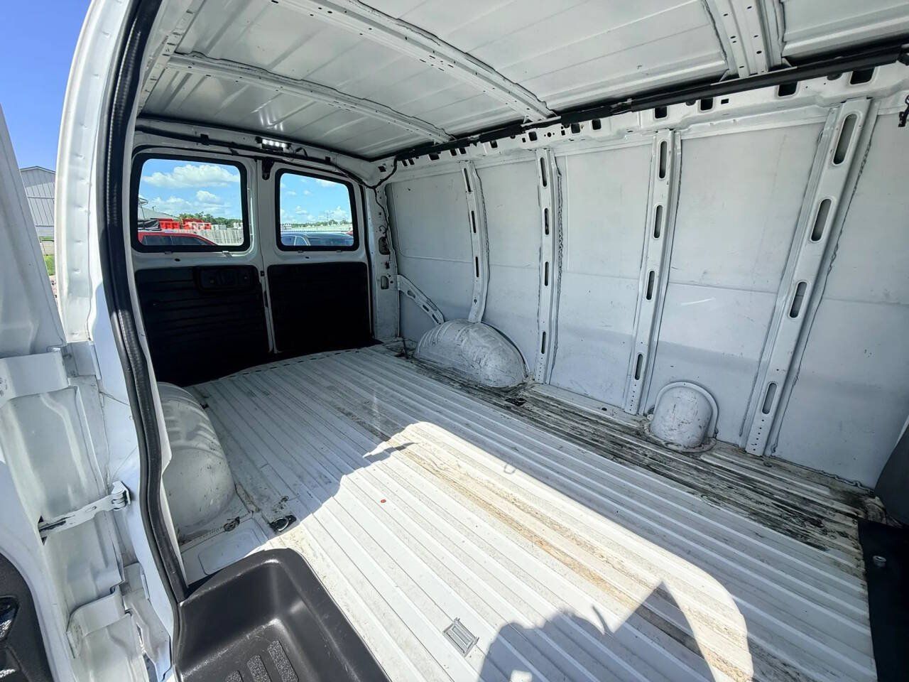Used 2018 Chevrolet Express 2500 w/ Driver Convenience Package RWD image 15