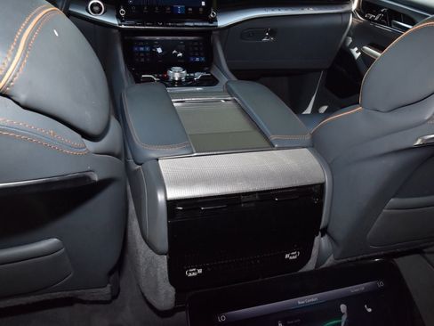 Used 2023 Jeep Grand Wagoneer Series III AWD/4WD image 14
