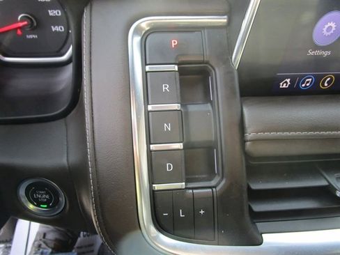 Used 2021 Chevrolet Suburban Z71 w/ Z71 Off-Road Package AWD/4WD image 29