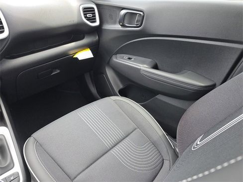 New 2025 Hyundai Venue Limited image 13
