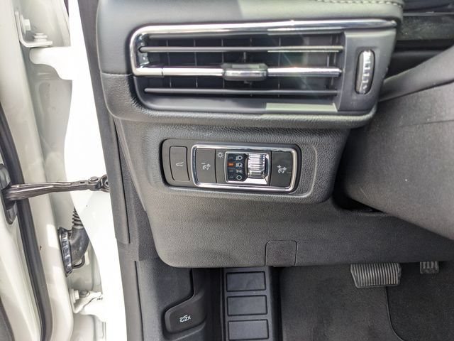 Used 2025 Lincoln Corsair Reserve FWD image 30