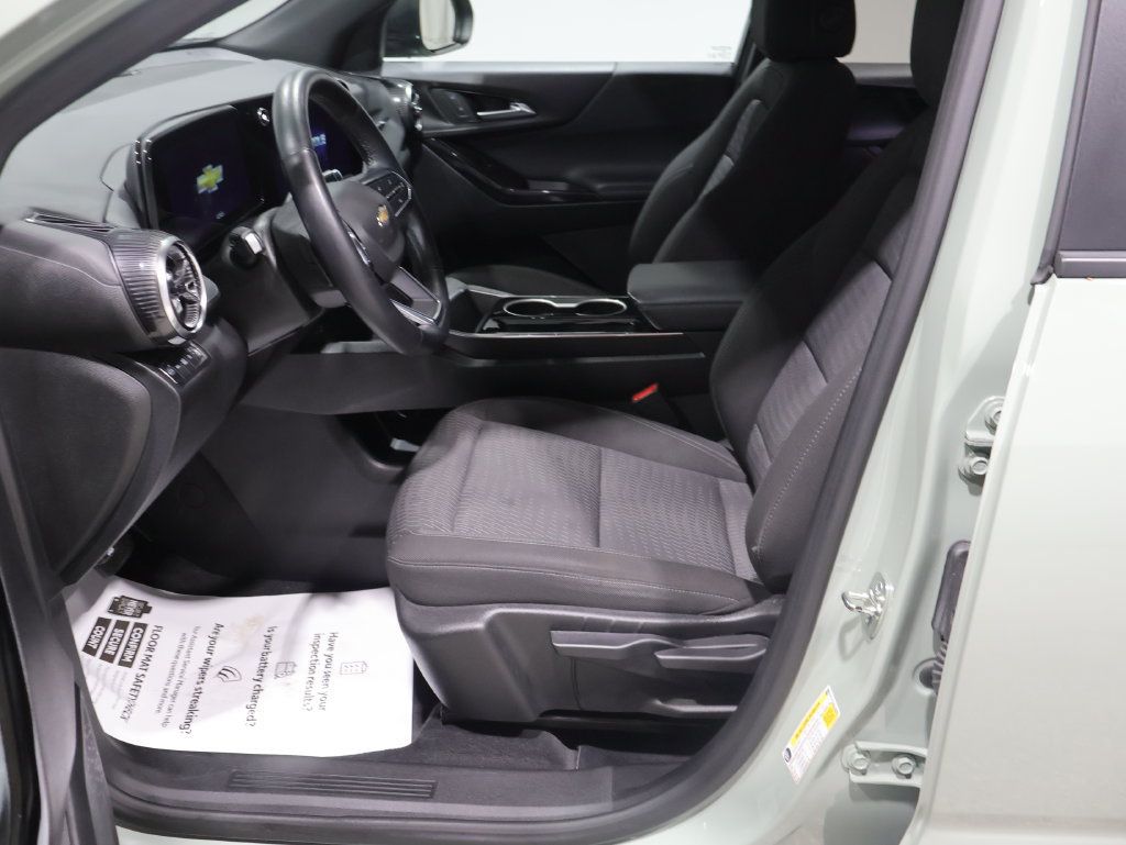 Used 2025 Chevrolet Equinox LT AWD/4WD image 10