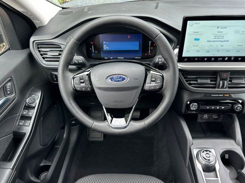 New 2025 Ford Escape SE image 11