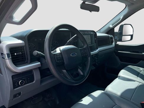 Used 2023 Ford F250 XL w/ XL Chrome Package image 9
