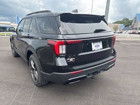 Used 2025 Ford Explorer ST-Line w/ ST-Line Street Pack AWD/4WD image 5