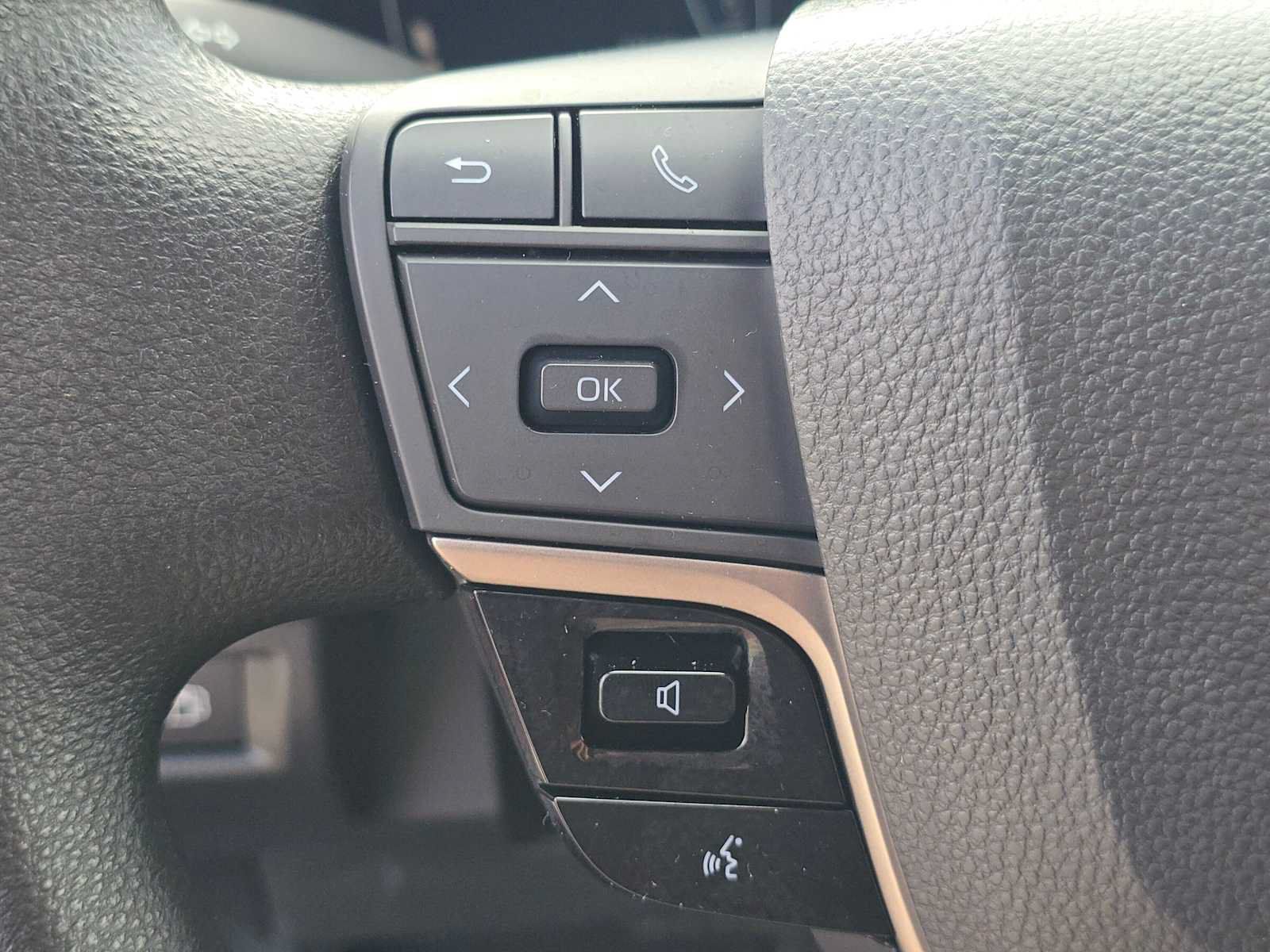 Used 2025 Toyota Camry LE FWD image 28