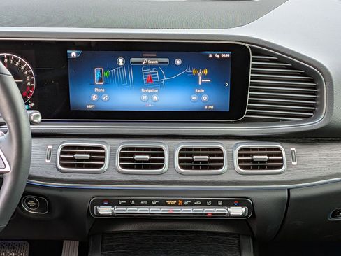 Used 2025 Mercedes-Benz GLE 450e 4MATIC image 18