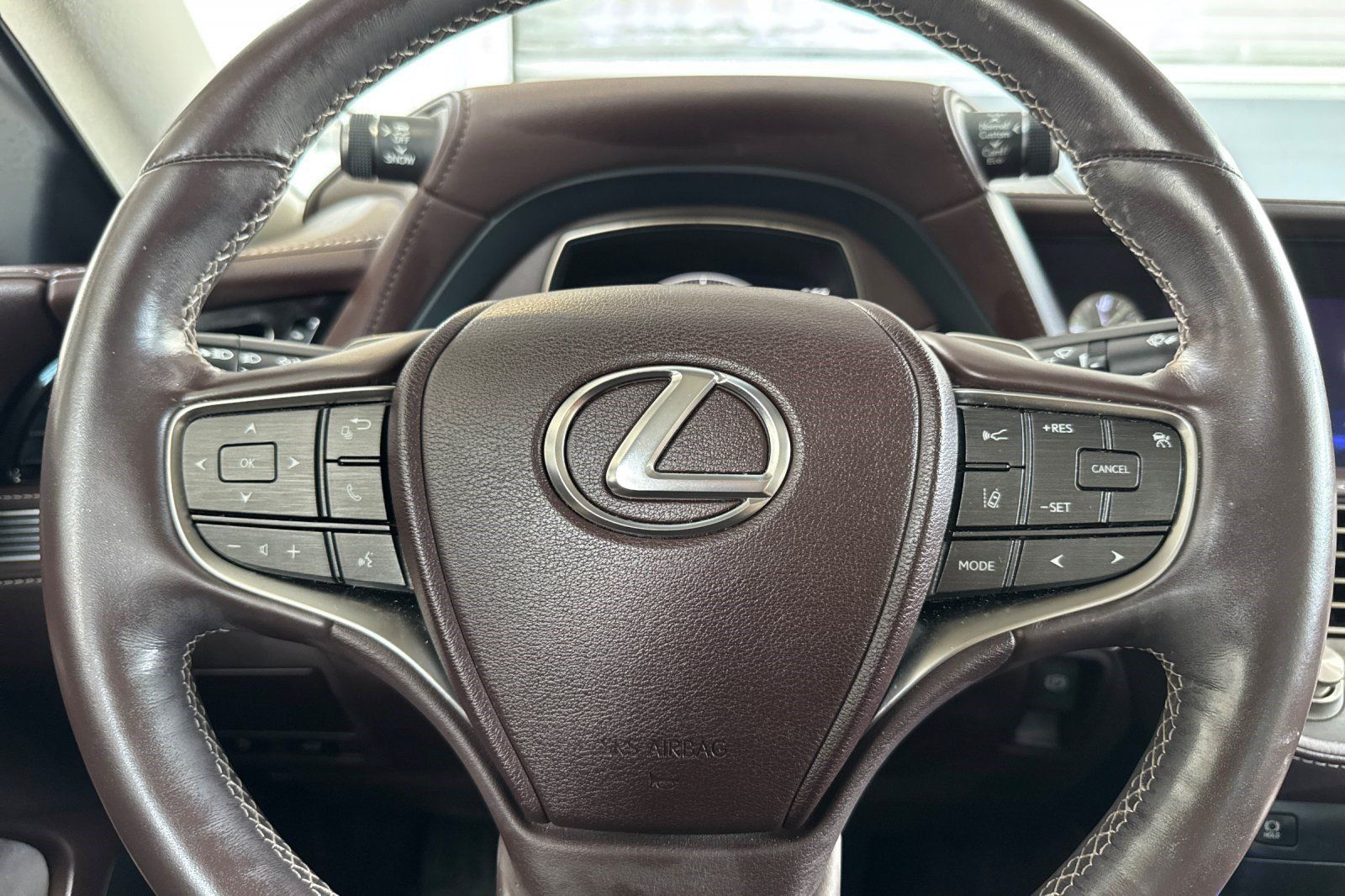 Used 2018 Lexus LS 500 w/ Accessory Package (Z2) RWD image 29
