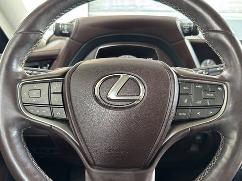 Used 2018 Lexus LS 500 w/ Accessory Package (Z2) RWD image 29