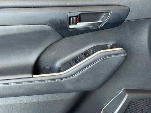 Certified 2022 Toyota Highlander XLE image 21