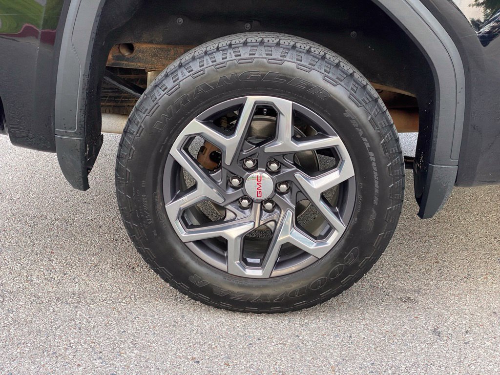 Used 2025 GMC Sierra 1500 SLE w/ X31 Off-Road Package AWD/4WD image 10