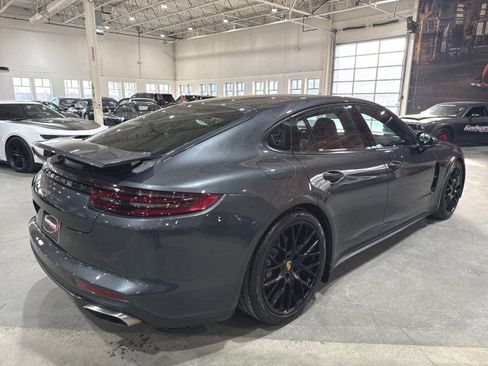 Used 2017 Porsche Panamera image 3