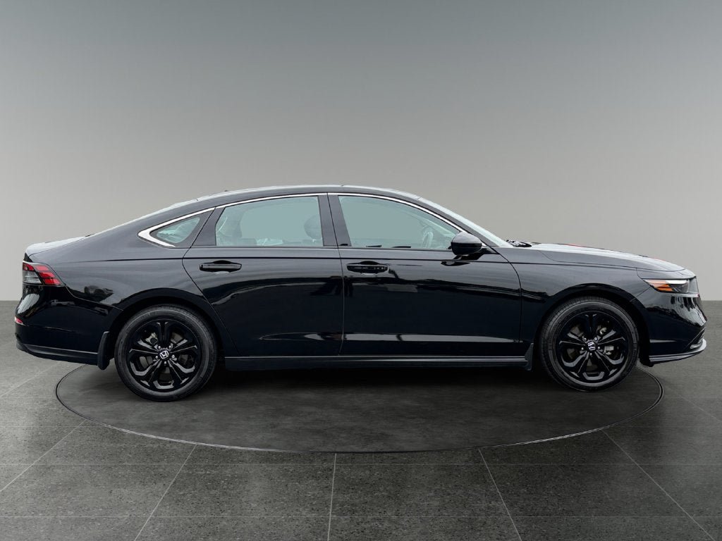Used 2023 Honda Accord EX image 10