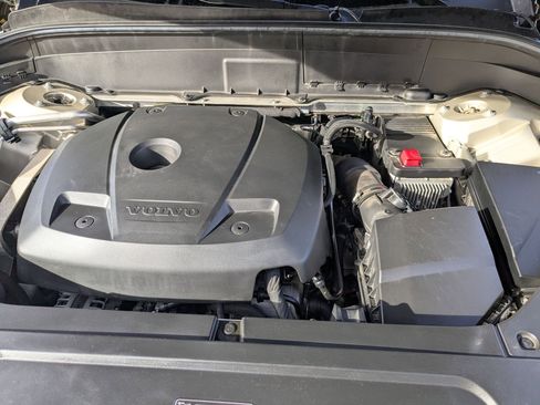 Used 2016 Volvo XC90 T5 Momentum image 32