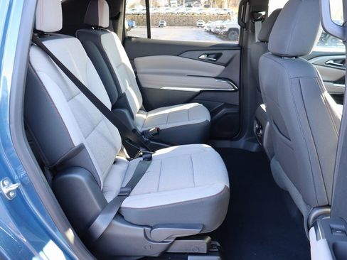 Used 2025 Chevrolet Traverse LT w/ Driver Confidence Package image 17