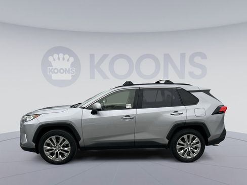 Used 2019 Toyota RAV4 Limited image 2