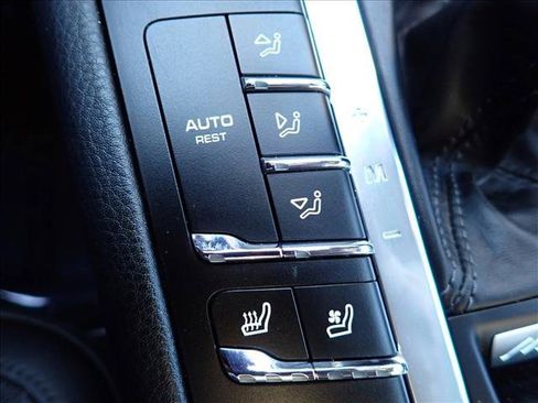 Used 2017 Porsche Macan Turbo image 25