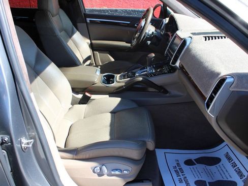 Used 2011 Porsche Cayenne Turbo AWD/4WD image 12