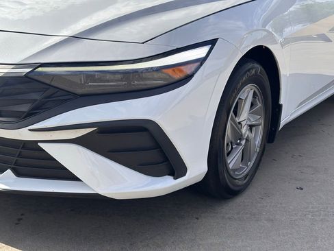 Used 2025 Hyundai Elantra SE image 8