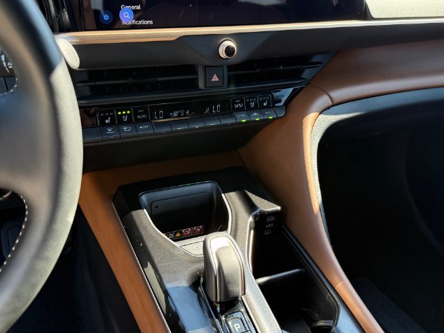 Used 2025 Toyota Crown Signia w/ Advanced Technology Package AWD/4WD image 18