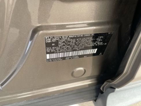 Used 2013 Toyota RAV4 Limited AWD/4WD image 27