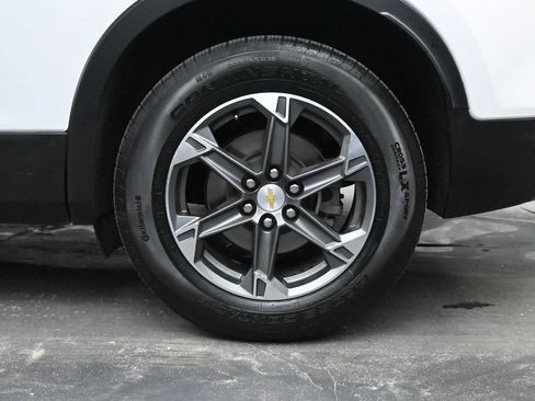 Used 2025 Chevrolet Blazer LT w/ Convenience Package FWD image 12