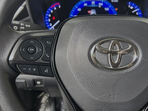 Used 2022 Toyota Corolla LE FWD image 19