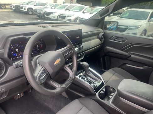 Used 2025 Chevrolet Colorado W/T w/ Advanced Trailering Package AWD/4WD image 9