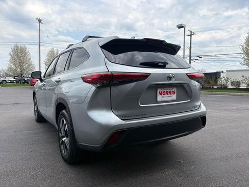 Used 2023 Toyota Highlander XLE AWD/4WD image 3