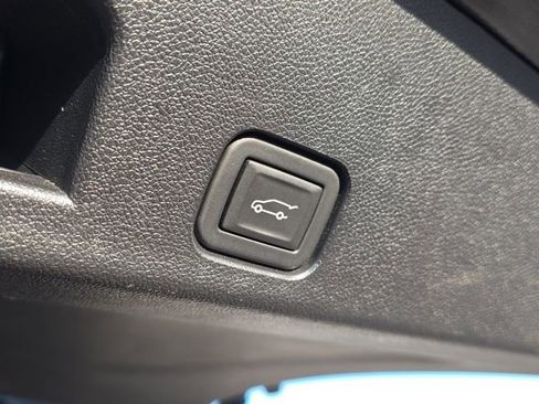 Used 2024 GMC Acadia Elevation image 12