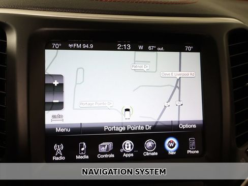 Used 2015 Jeep Cherokee Trailhawk w/ Comfort/Convenience Group AWD/4WD image 3