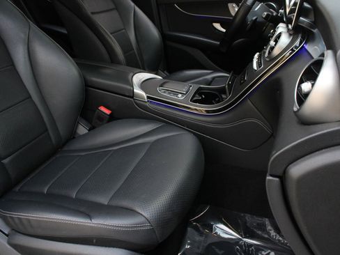 Used 2021 Mercedes-Benz GLC 300 4MATIC image 29