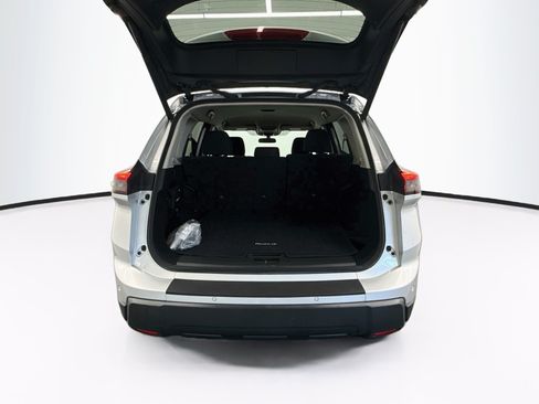 Used 2025 Nissan Rogue SV FWD image 29