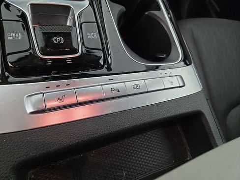 Certified 2023 Kia Carnival EX image 29