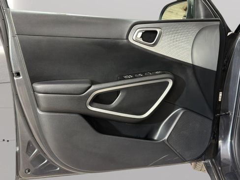 Used 2021 Kia Soul LX FWD image 21