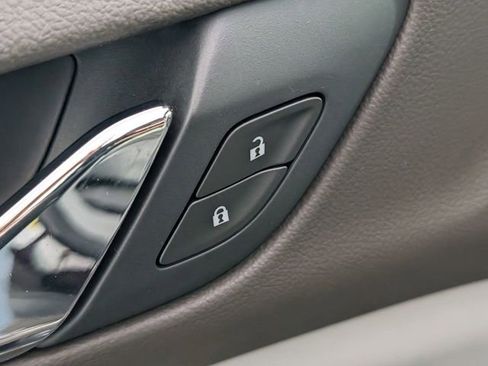 Used 2020 GMC Acadia SLE w/ Driver Convenience Package image 11